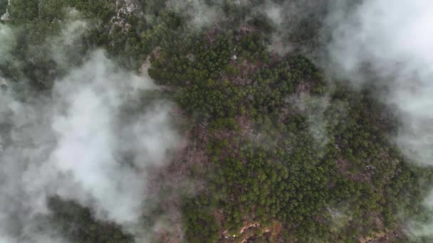 山地空中景观中云彩的结构4K — 图库视频影像
