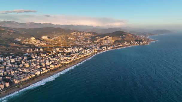 Man Runs Beachawesome Azure Sea Texture — Stock Video