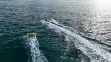 Drone jet ski 4 K 'yi takip ediyor.