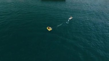 Drone jet ski 4 K 'yi takip ediyor.