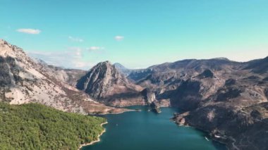 Yeşil Kanyon 'un manzarası. Hava Görüntüsü 4K. Manavgat 'ın inanılmaz doğası