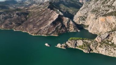 Yeşil Kanyon 'un manzarası. Hava Görüntüsü 4K. Manavgat 'ın inanılmaz doğası