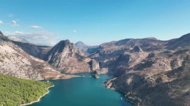 Büyük bir orman yangınından sonra Yeşil Kanyon manzarası