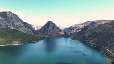 Yeşil Kanyon 'un manzarası. Hava Görüntüsü 4K. Manavgat 'ın inanılmaz doğası