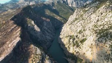 Büyük bir orman yangınından sonra Yeşil Kanyon manzarası