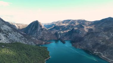 Yeşil Kanyon 'un manzarası. Hava Görüntüsü 4K. Manavgat 'ın inanılmaz doğası