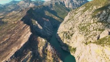 Yeşil Kanyon 'un manzarası. Hava Görüntüsü 4K. Manavgat 'ın inanılmaz doğası