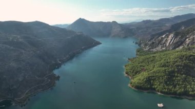 Yeşil Kanyon 'un manzarası. Hava Görüntüsü 4K. Manavgat 'ın inanılmaz doğası