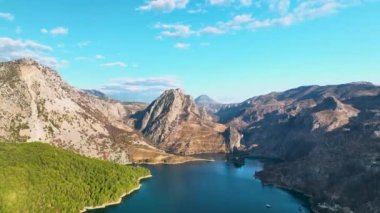 Büyük bir orman yangınından sonra Yeşil Kanyon manzarası