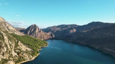 Yeşil Kanyon 'un manzarası. Hava Görüntüsü 4K. Manavgat 'ın inanılmaz doğası
