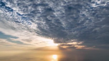 Türkiye Alanya güzel sulu gün batımı denizin üzerinde