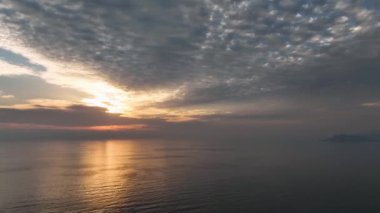 Türkiye Alanya güzel sulu gün batımı denizin üzerinde