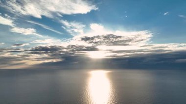 Türkiye Alanya güzel sulu gün batımı denizin üzerinde