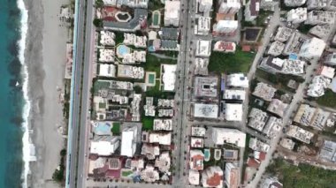 Evlerin inşaat süreci havadan görüntüsü 4 K