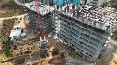 Yeni Yapıların Geliştirilmesi Üzerine Hava Uçuşu 4K