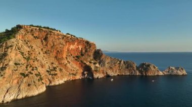 Antalya bölgesindeki Alanya Kalesi 'nin güzel deniz manzarası. 4K