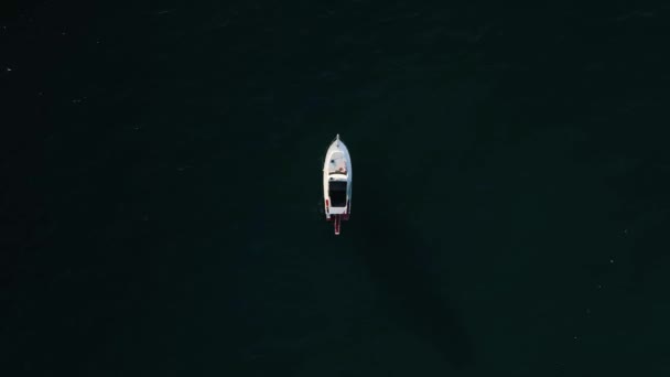 Aerial Drone Tracking Top Video Yacht — Vídeo de stock