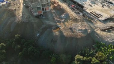 Yeni Yapıların Geliştirilmesi Üzerine Hava Uçuşu 4K