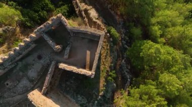 Antalya bölgesindeki Alanya Kalesi 'nin güzel deniz manzarası. 4K