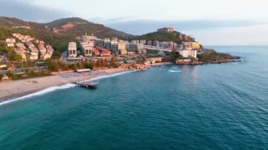 Türkiye 'nin deniz kıyısındaki şehir panoraması Alanya 4 bin