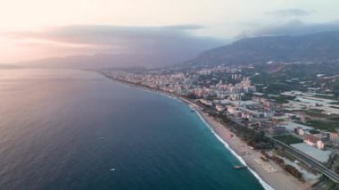 Türkiye 'nin deniz kıyısındaki şehir panoraması Alanya 4 bin
