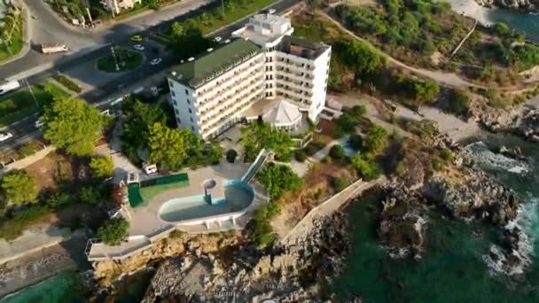 Εγκαταλελειμμένο Ξενοδοχείο Στη Μεσόγειο Θάλασσα Εναέρια Άποψη Τουρκία Alanya — Αρχείο Βίντεο