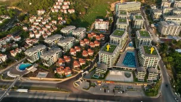 地中海沿岸のスタイリッシュな家の複合体 — ストック動画
