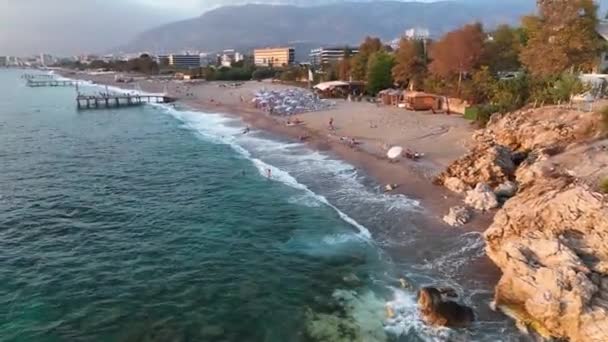 Die Textur Des Steinstrandes Bei Sonnenuntergang Türkei Alanya Luftaufnahme — Stockvideo