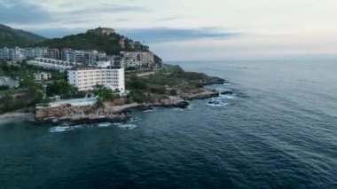 Türkiye 'nin deniz kıyısındaki şehir panoraması Alanya 4 bin