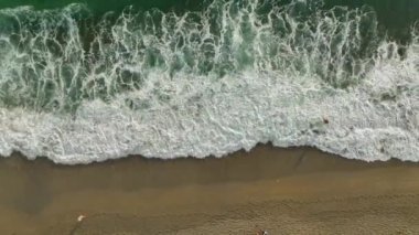 Müzik videoları için uygun olan bu dalgalara bakabilirsiniz.