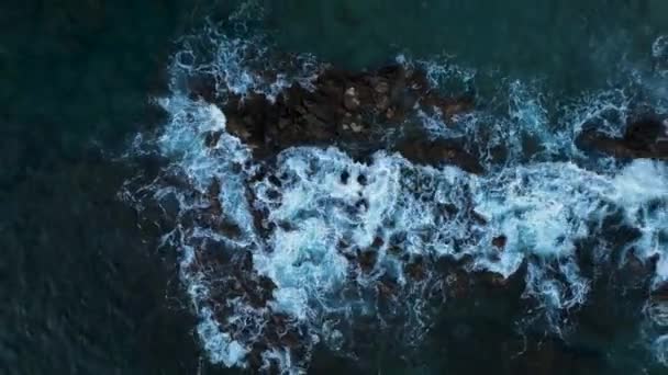 日没時の石のビーチの質感4 Kトルコ Alanya Airational View — ストック動画