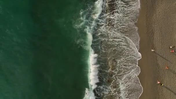 你可以不断地看到这些海浪非常适合拍摄音乐录影带 — 图库视频影像