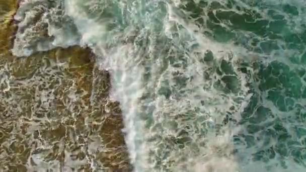 你可以不断地看到这些海浪非常适合拍摄音乐录影带 — 图库视频影像
