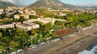 Yaz atmosferinde harika replikler.