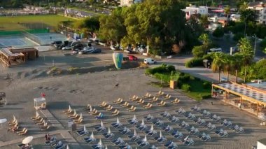 Akdeniz kıyısında destansı bir yamaç paraşütü. Oradaki insanların çığlıklarını duyabilseydin..