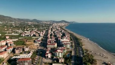 Oteller ilk hatta tesis kurarlar. Seyahat yeri manzarası. Yaz tatili.