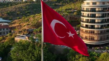 Oteller ilk hatta tesis kurarlar. Seyahat yeri manzarası. Yaz tatili.