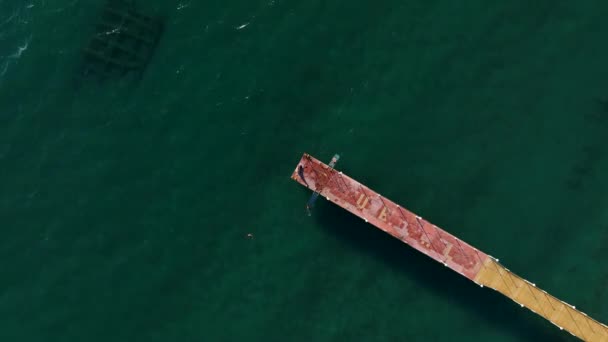 海边空荡荡的码头令人敬畏的背景 — 图库视频影像
