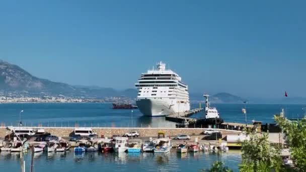 Sebuah Kapal Pesiar Besar Berdiri Pelabuhan Kota Alanya Turki Pada — Stok Video