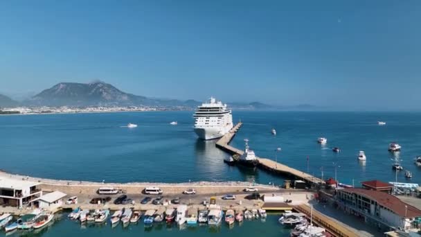 Sebuah Kapal Pesiar Besar Berdiri Pelabuhan Kota Alanya Turki Pada — Stok Video