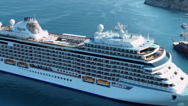 Gran Crucero Encuentra Puerto Ciudad Alanya Turquía Hermoso Día Soleado — Vídeos de Stock