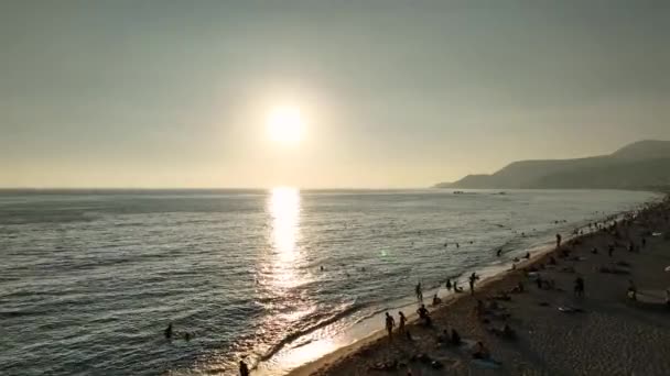 Повітряний Знімок Безхмарного Заходу Сонця Морському Узбережжі Курорті — стокове відео