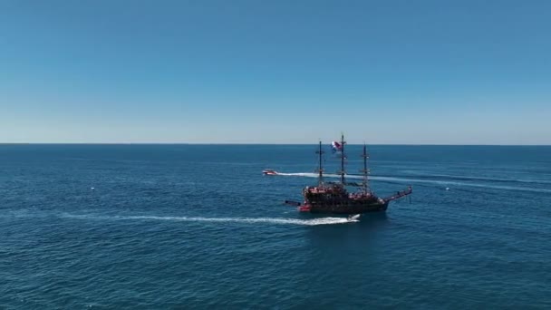Yate Piratas Llama Puerto Vista Aérea Turquía Aanya — Vídeos de Stock