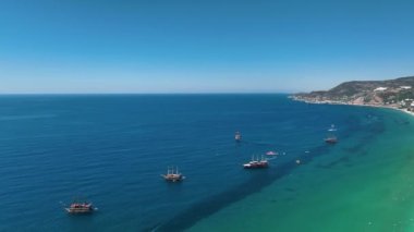 Alanya 'da yaz mevsimi deniz titreşimleri Türkiye' de hava manzarası 4 K.