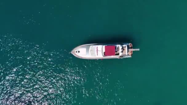 Duży Jacht Stoi Morzu Niesamowite Tło Wideo Widok Lotu Ptaka — Wideo stockowe