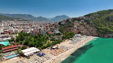 Alanya 'da yaz mevsimi deniz titreşimleri Türkiye' de hava manzarası 4 K.