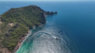 Alanya 'da yaz mevsimi deniz titreşimleri Türkiye' de hava manzarası 4 K.