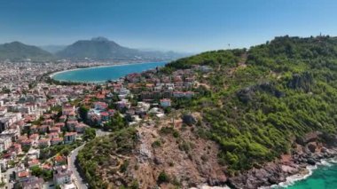 Akdeniz havadan manzaralı şehrin güzel manzarası 4 K.