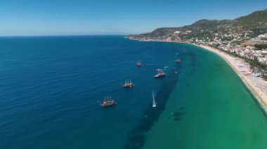 Alanya 'da yaz mevsimi deniz titreşimleri Türkiye' de hava manzarası 4 K.