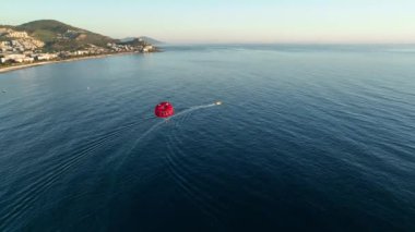 Deniz üzerinde paraşütle inen 4K Türkiye Alanya